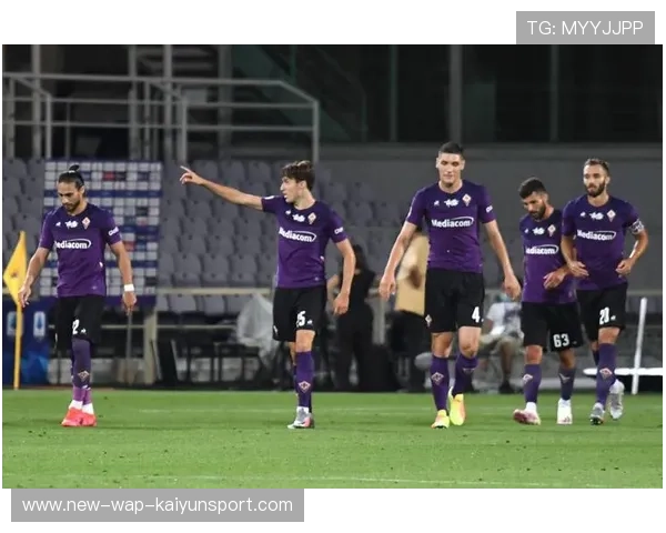 佛罗伦萨利用边路速度频频击穿对手